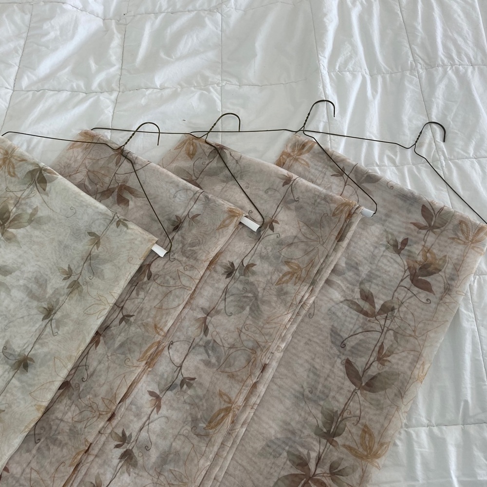 Window sheers leaf print